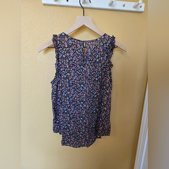 Floral Sleeveless Top - Picture 6 of 7